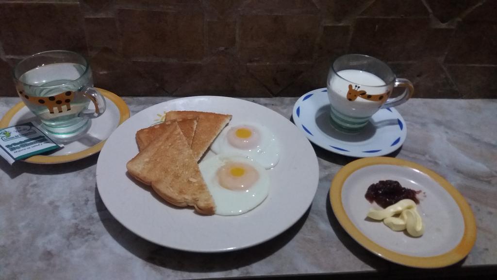 Hospedaje Dannita B&B Jipijapa ภายนอก รูปภาพ