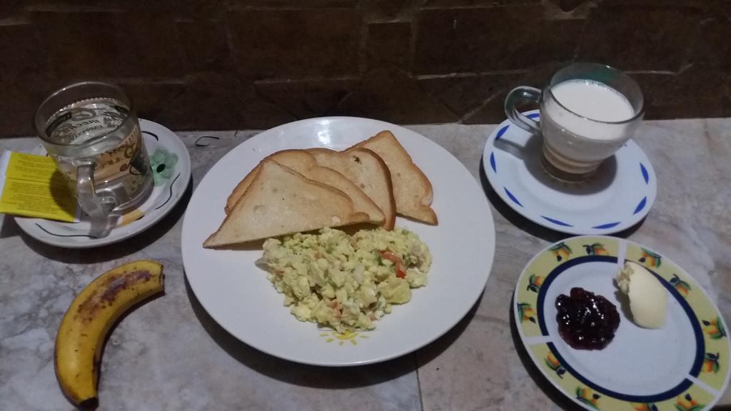 Hospedaje Dannita B&B Jipijapa ภายนอก รูปภาพ
